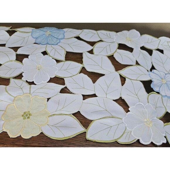 Sam Hedaya Table Runner Cutwork Floral Embroidered 72 in Pastel Lightweight - Picture 6 of 10
